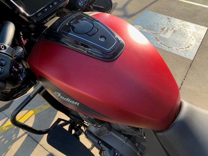 2024 Indian CHALLENGER DARK HORSE SUNSET RED