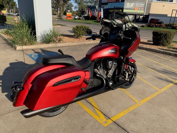 2024 Indian CHALLENGER DARK HORSE SUNSET RED