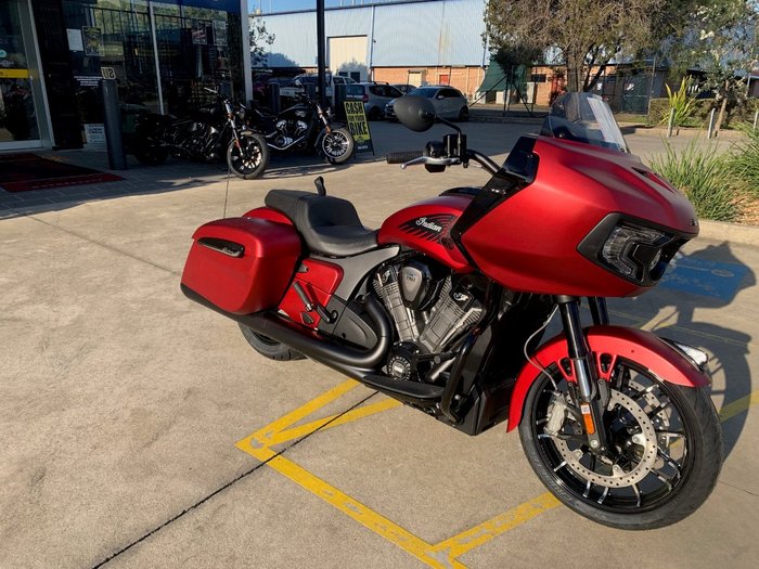 2024 Indian CHALLENGER DARK HORSE SUNSET RED