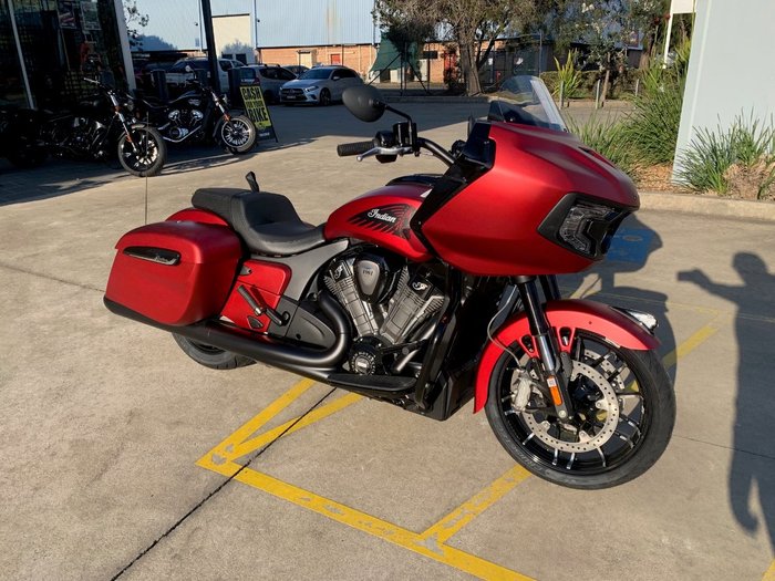 2024 Indian CHALLENGER DARK HORSE SUNSET RED