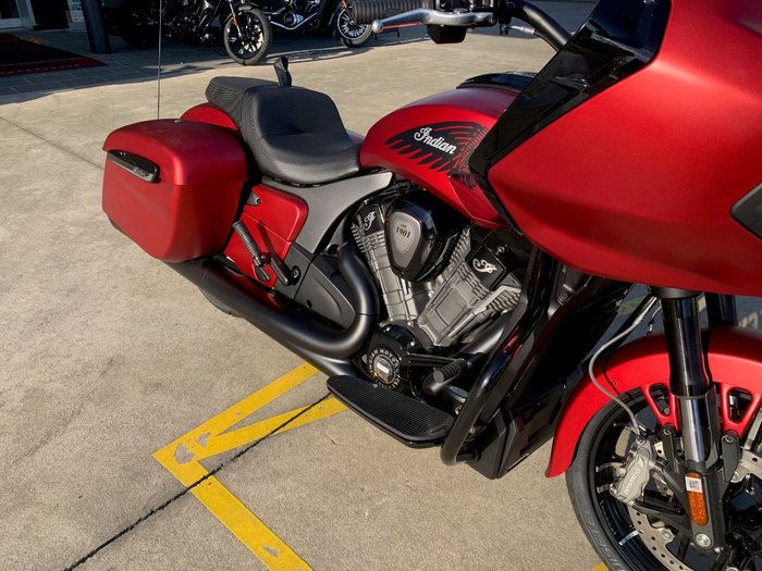 2024 Indian CHALLENGER DARK HORSE SUNSET RED