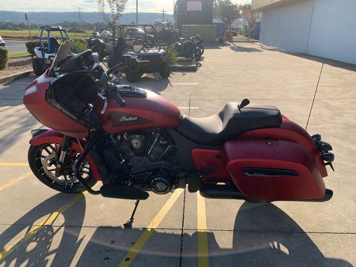 2024 Indian CHALLENGER DARK HORSE SUNSET RED