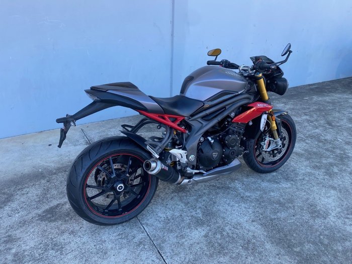 2015 Triumph SPEED TRIPLE R-ABS Grey