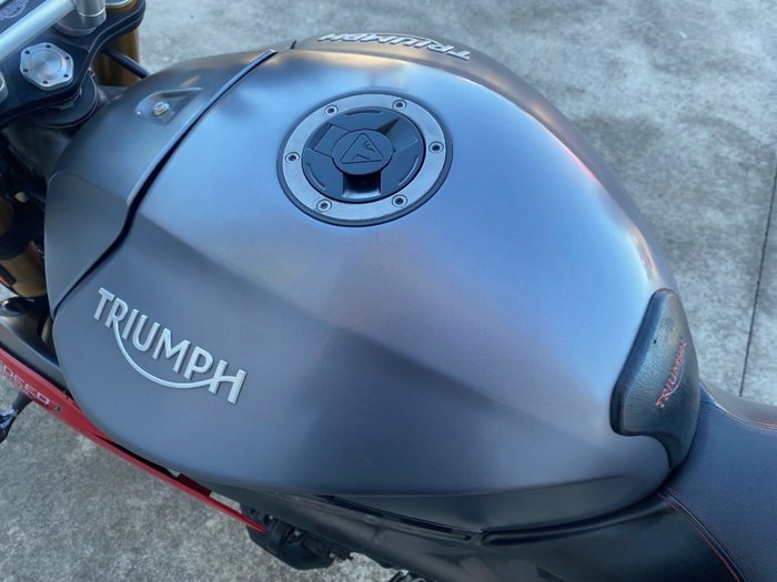 2015 Triumph SPEED TRIPLE R-ABS Grey