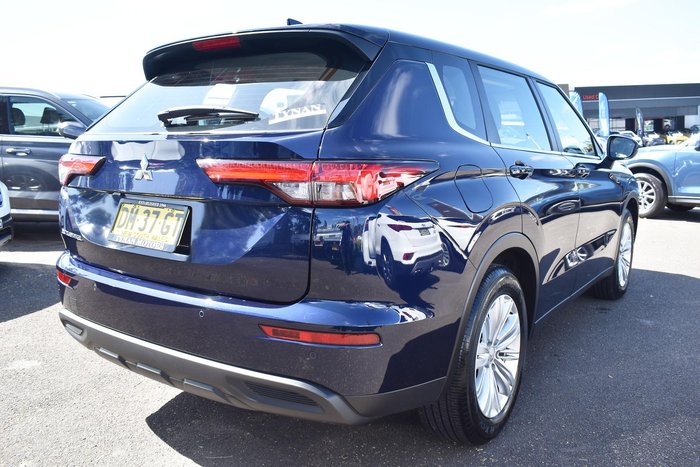 2024 Mitsubishi Outlander ES