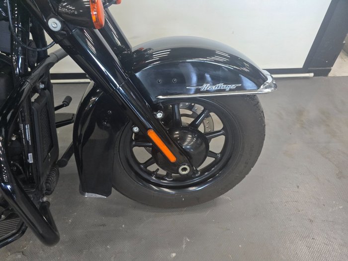 2022 Harley-davidson FLHCS HERITAGE CLASSIC 114 Black