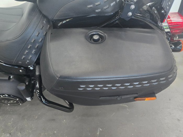 2022 Harley-davidson FLHCS HERITAGE CLASSIC 114 Black