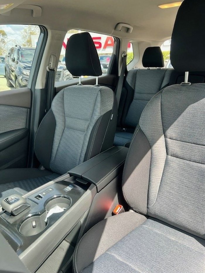 2025 Nissan X-TRAIL ST