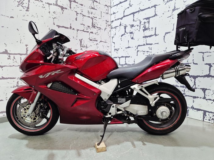 2006 Honda VFR800Fi VFR Red