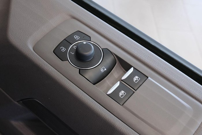 2025 Volkswagen Transporter TDI390