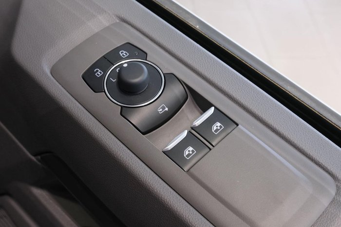 2025 Volkswagen Transporter TDI390