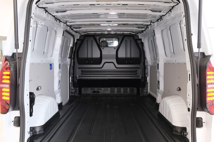 2025 Volkswagen Transporter TDI390