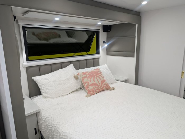 2025 Lotus Caravans Hollywood