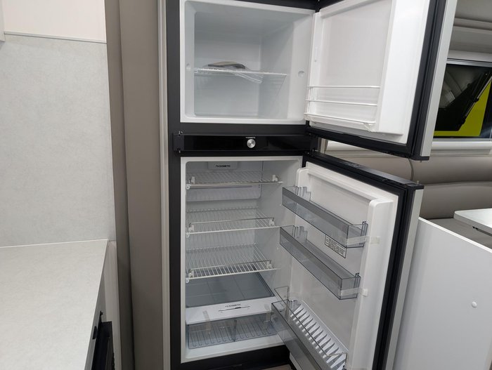 2025 Lotus Caravans Hollywood