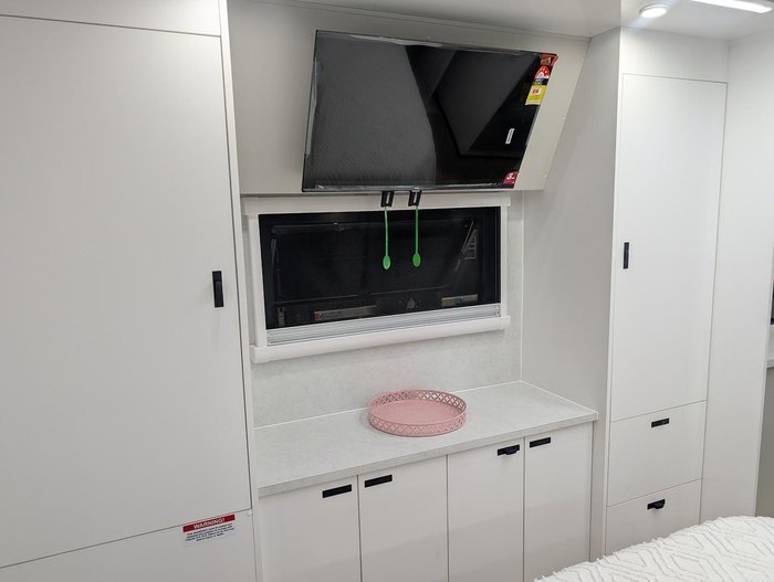 2025 Lotus Caravans Hollywood