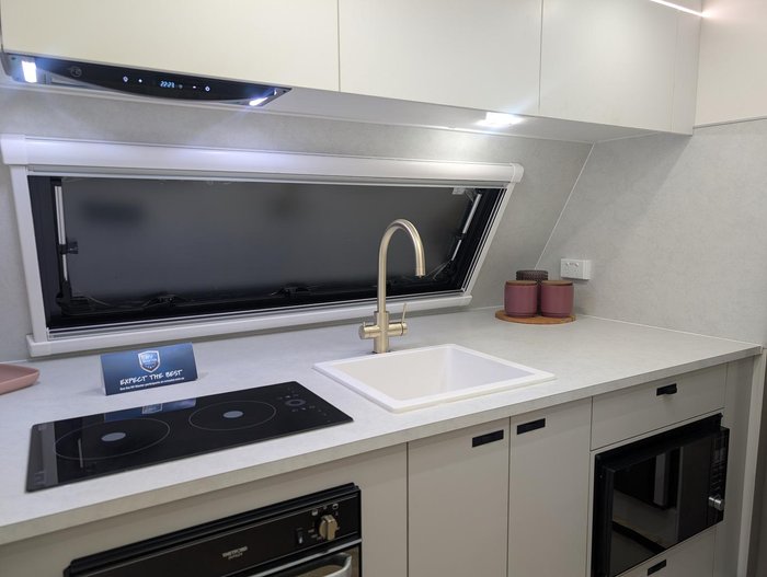 2025 Lotus Caravans Hollywood