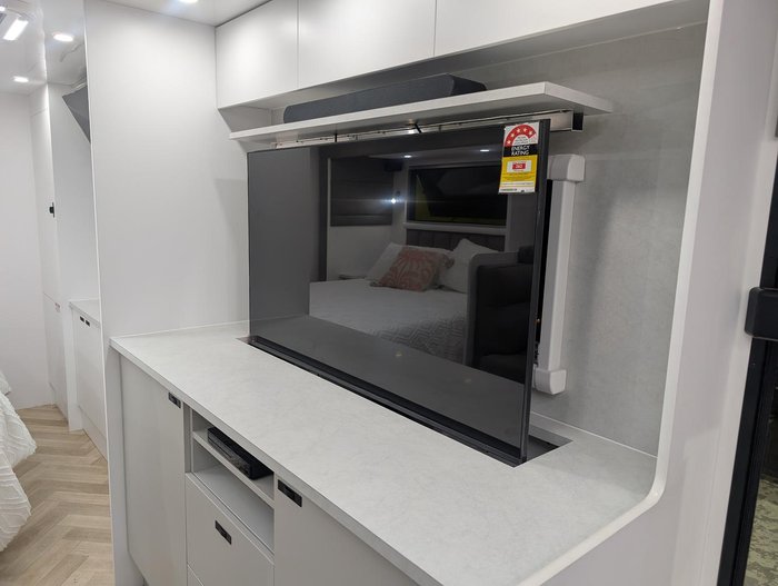 2025 Lotus Caravans Hollywood