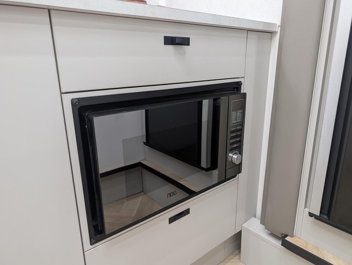 2025 Lotus Caravans Hollywood