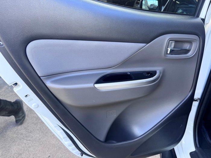 2016 Mitsubishi Triton GLS MQ MY16 4X4 Dual Range White