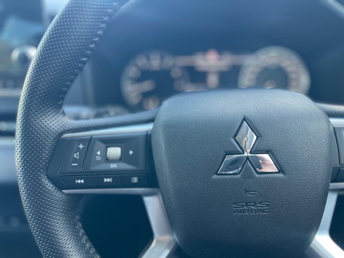 2022 Mitsubishi Outlander LS