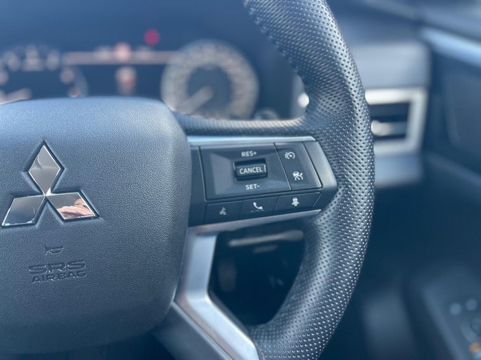 2022 Mitsubishi Outlander LS