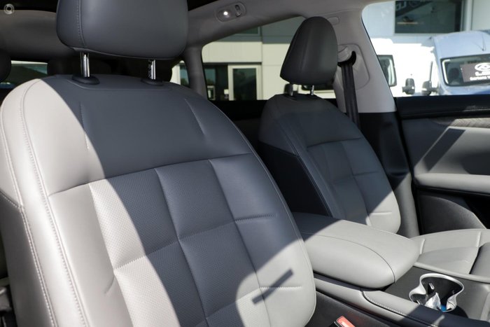 2025 MG IM6 Platinum