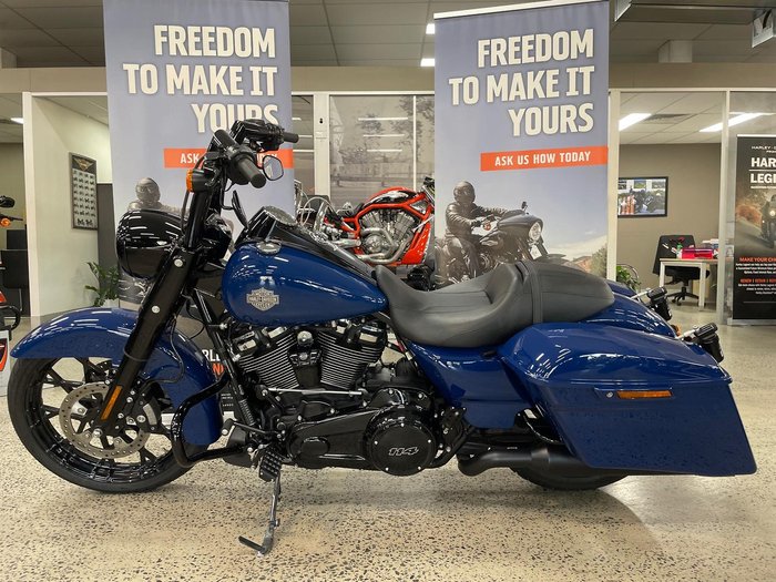 2023 Harley-Davidson Road King Special 114 (FLHRXS) Touring Blue