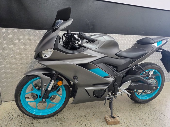 2024 Yamaha YZF-R3 GREY