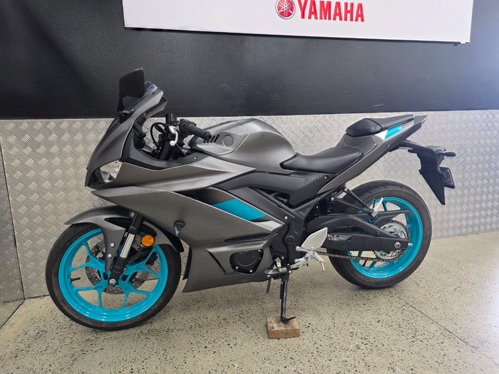 2024 Yamaha YZF-R3 GREY