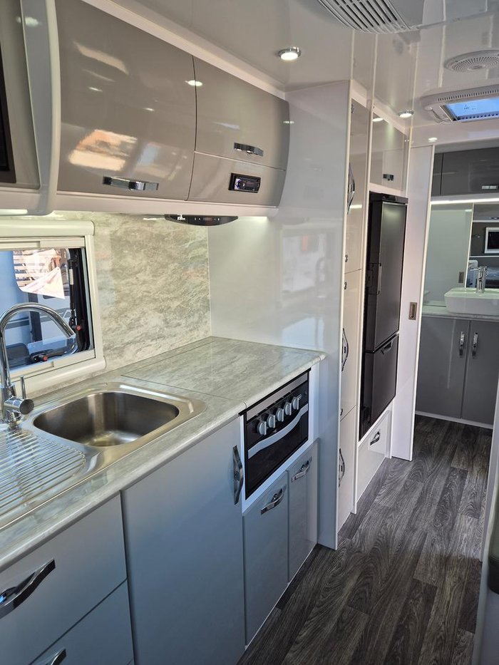 2024 Snowy River Src21 Full Ensuite Semi Off Road Near New!