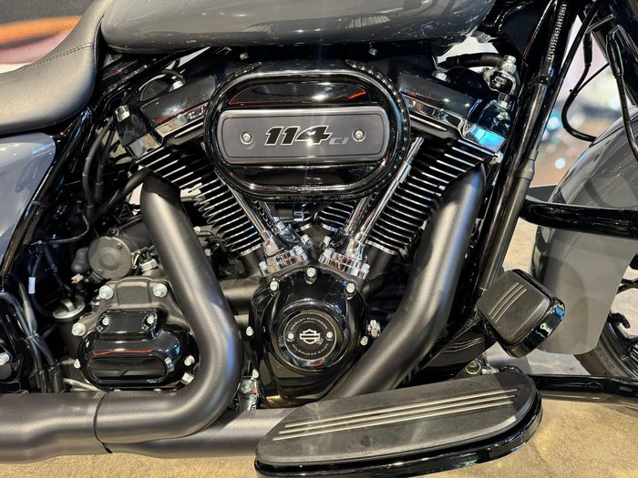 2022 Harley-Davidson Street Glide Special 114 (FLHXS) Touring