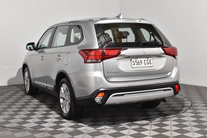 2020 Mitsubishi Outlander ES