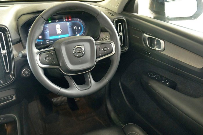 2023 Volvo XC40 Ultimate B5 Dark MY23 AWD Silver Dawn