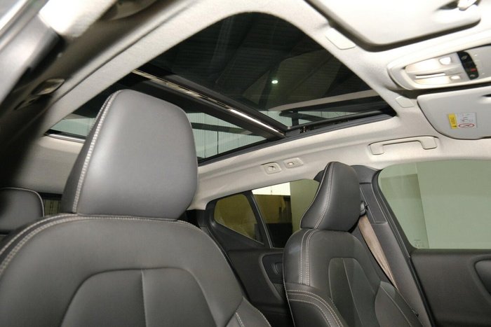 2023 Volvo XC40 Ultimate B5 Dark MY23 AWD Silver Dawn