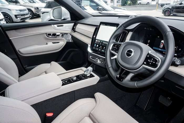 2025 Volvo XC90 Ultra B5 Bright