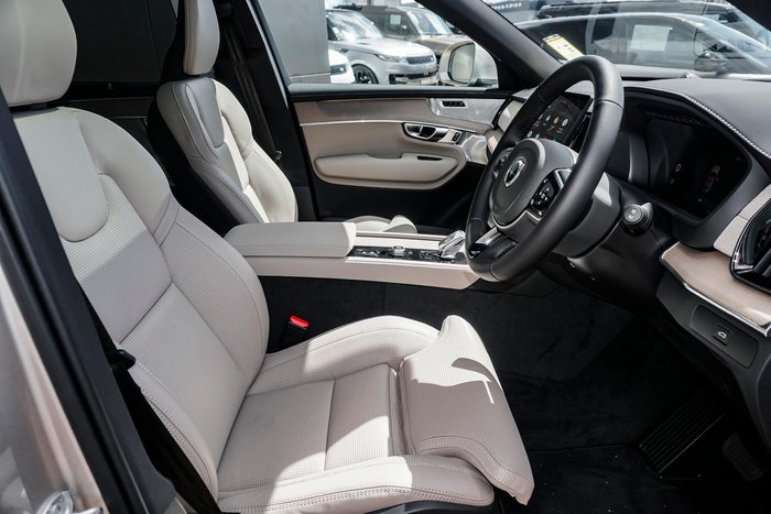 2025 Volvo XC90 Ultra B5 Bright