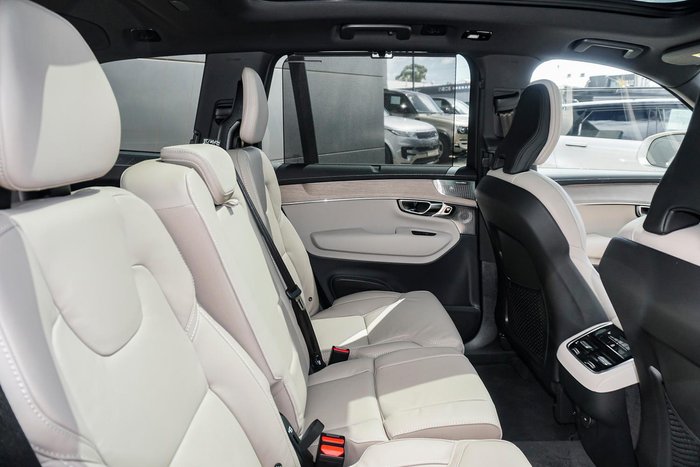 2025 Volvo XC90 Ultra B5 Bright