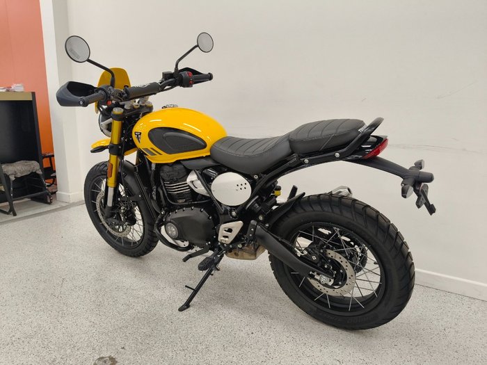 2026 Triumph SCRAMBLER 400 XC Racing Yellow