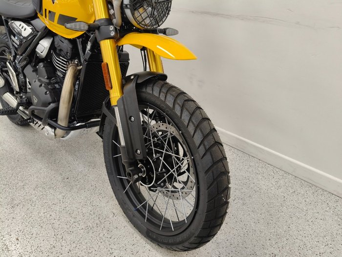 2026 Triumph SCRAMBLER 400 XC Racing Yellow