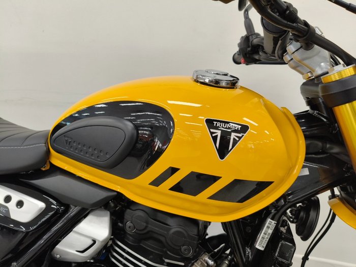 2026 Triumph SCRAMBLER 400 XC Racing Yellow