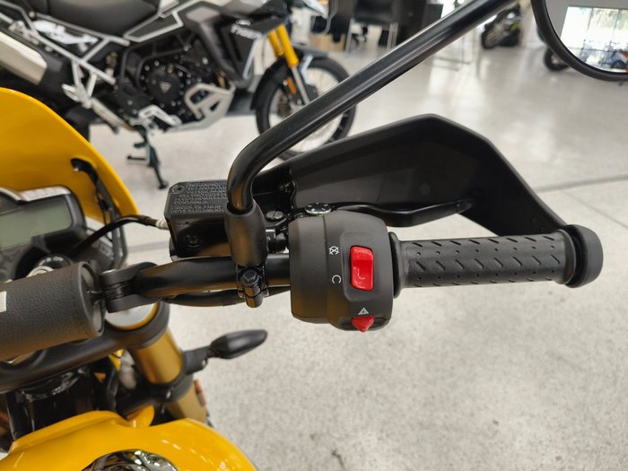 2026 Triumph SCRAMBLER 400 XC Racing Yellow