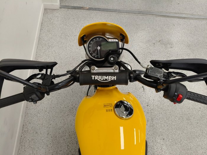 2026 Triumph SCRAMBLER 400 XC Racing Yellow