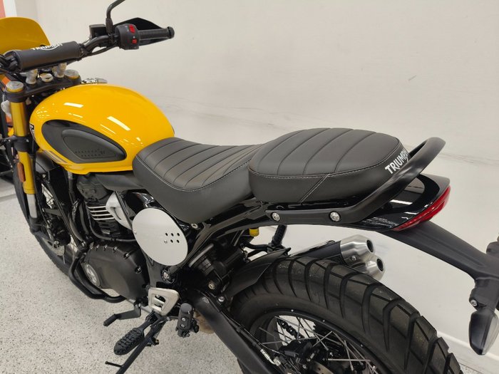 2026 Triumph SCRAMBLER 400 XC Racing Yellow