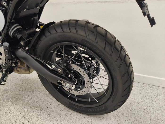 2026 Triumph SCRAMBLER 400 XC Racing Yellow