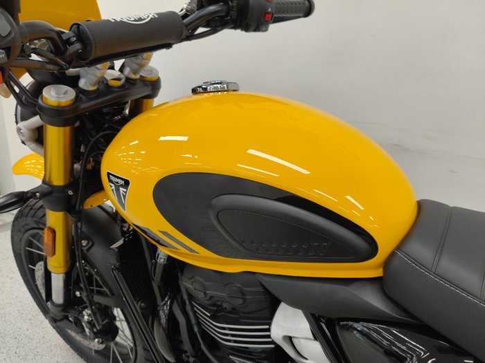 2026 Triumph SCRAMBLER 400 XC Racing Yellow