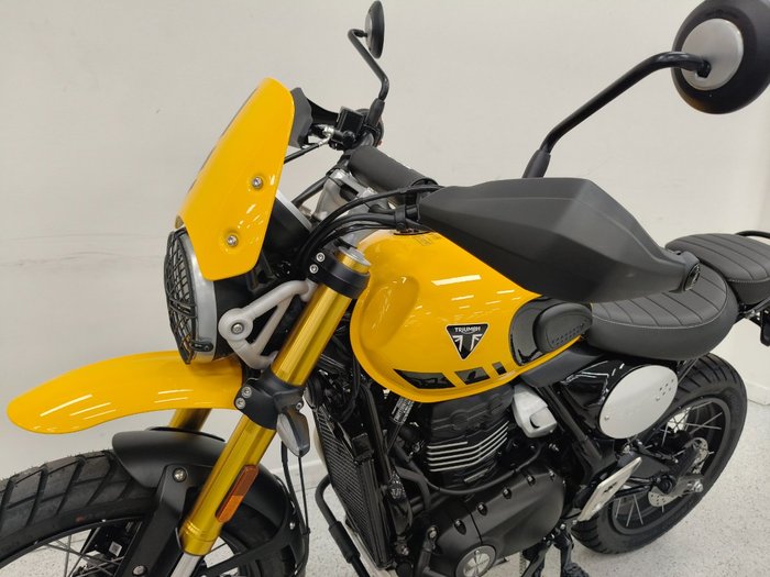 2026 Triumph SCRAMBLER 400 XC Racing Yellow