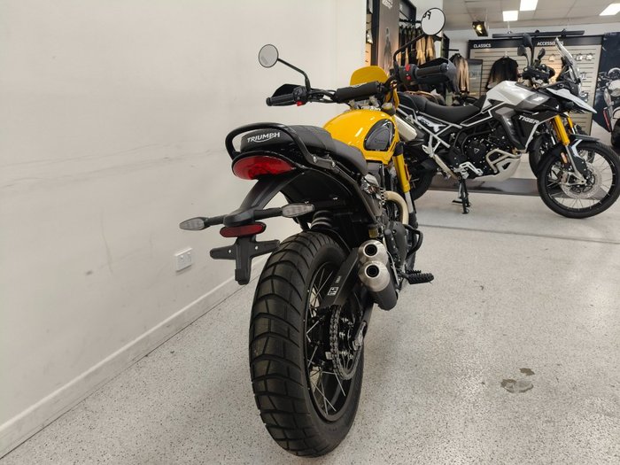 2026 Triumph SCRAMBLER 400 XC Racing Yellow