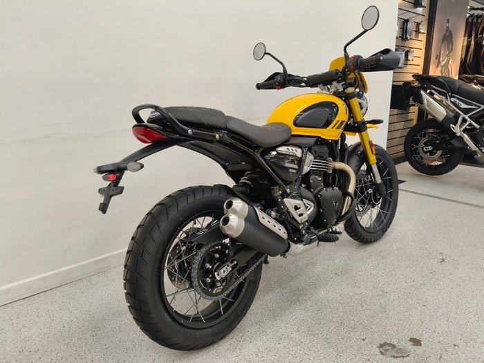 2026 Triumph SCRAMBLER 400 XC Racing Yellow