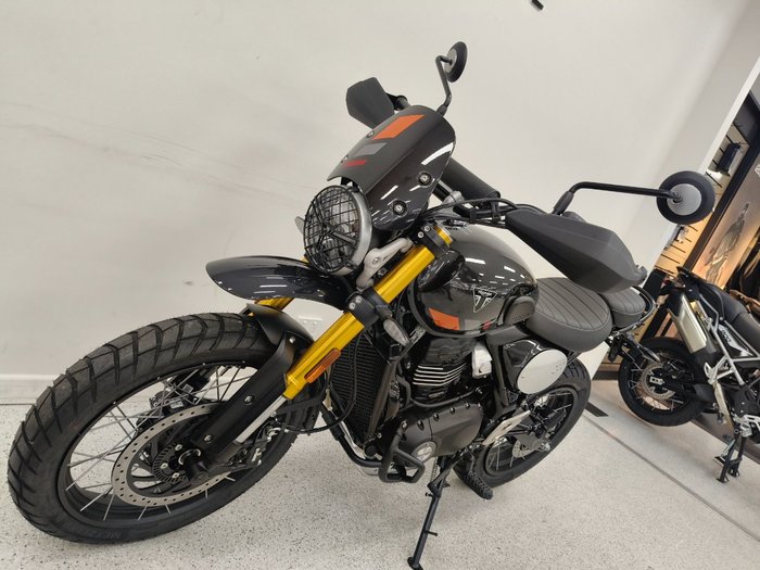 2026 Triumph SCRAMBLER 400 XC Storm Grey