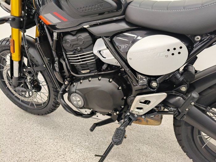 2026 Triumph SCRAMBLER 400 XC Storm Grey